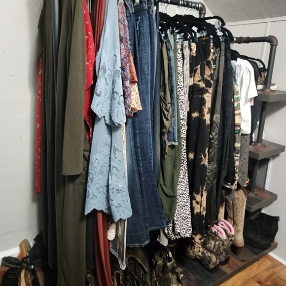 Meet your Posher, Kelli.. - Picture 2 of 5